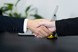 池州市政府与九州酷游国际举行合作研讨座谈会暨合作项目签约仪式